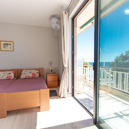 Lavish & Spacious Apt With Stunning Seaview, 10 Min Ath Airport Loútsa Exterior foto