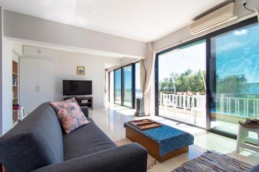 Lavish & Spacious Apt With Stunning Seaview, 10 Min Ath Airport Loútsa Exterior foto