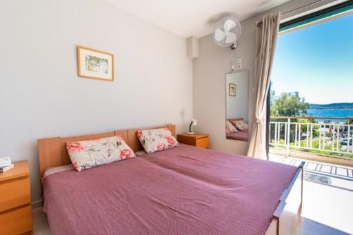 Lavish & Spacious Apt With Stunning Seaview, 10 Min Ath Airport Loútsa Exterior foto